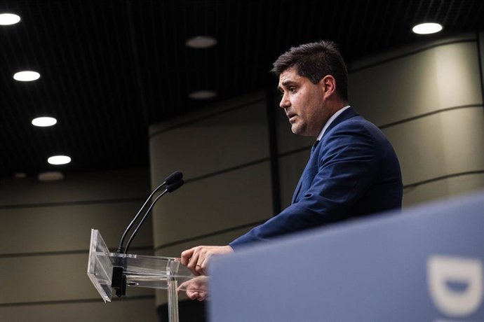 El presidente de Asociación de Futbolistas Españoles, David Aganzo, ofrece una rueda de prensa tras reunirse con la vicepresidenta segunda y ministra de Trabajo y Economía Social en funciones, en la sede del Ministerio, a 28 de agosto de 2023.