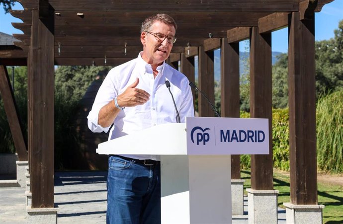 El presidente del PP, Alberto Núñez Feijóo, interviene durante un acto que abre el curso político del PP, a 31 de agosto de 2023, en Collado Villalba, Madrid (España). 