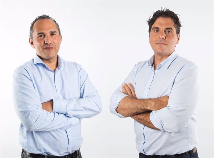Archivo - Óscar Gómez y Roger Fernández, de SolarProfit
