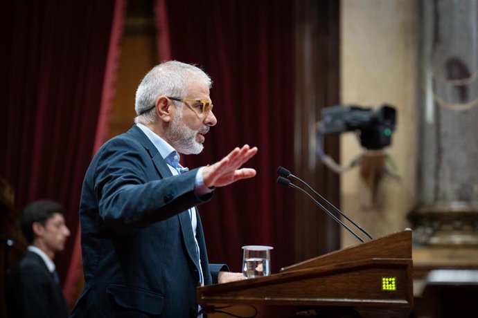 Archivo - El líder de Cs en Catalunya, Carlos Carrizosa, en el pleno del Parlament.