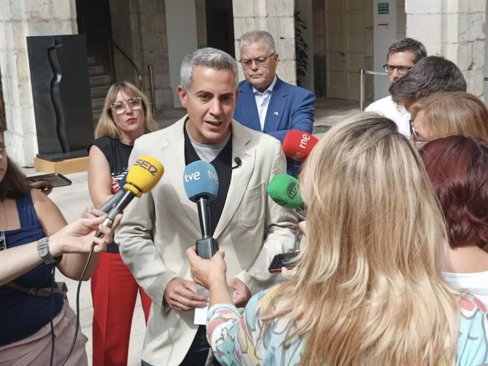 Declaraciones del secretario general del PSOE de Cantabria y portavoz del grupo parlamentario socialista, Pablo Zuloaga