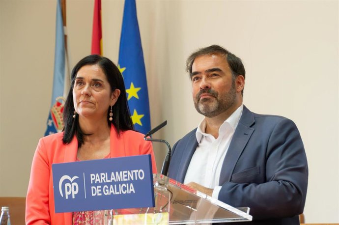La secretaria xeral del PPdeG, Paula Prado, y el portavoz parlamentario, Alberto Pazos