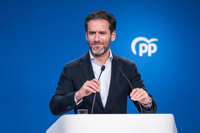 El vicesecretario de Cultura y Sociedad Abierta del PP, Borja Sémper, durante una rueda de prensa posterior a la reunión del Comité de Dirección del Partido Popular, en la sede nacional del PP, a 28 de agosto de 2023, en Madrid (España). Durante la comp