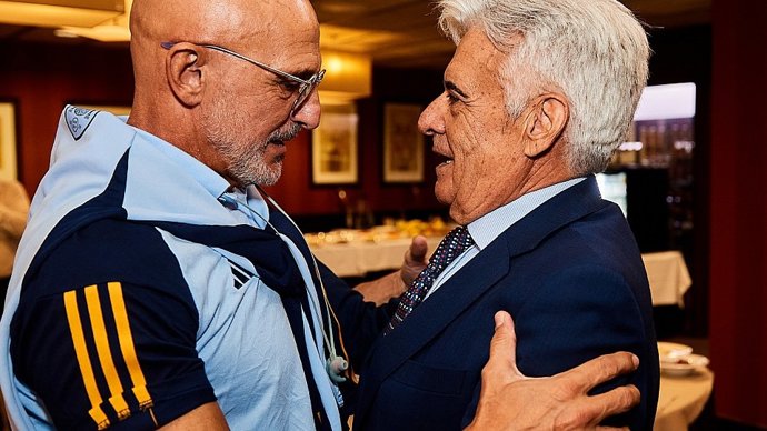 Pedro Rocha recibe a la selección española en la residencia de Las Rozas.