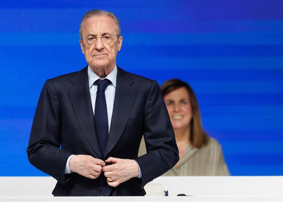 Archivo - El presidente del grupo ACS, Florentino Pérez, interviene durante la Junta General de Accionistas del Grupo ACS