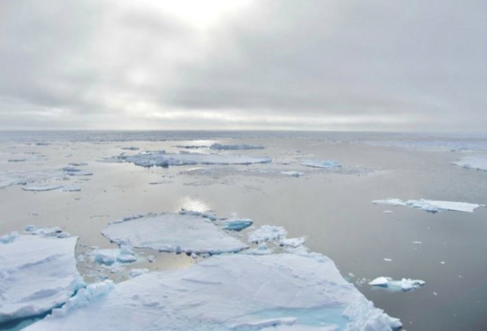 Archivo - Fotografía tomada en la zona marginal de hielo del Océano Ártico