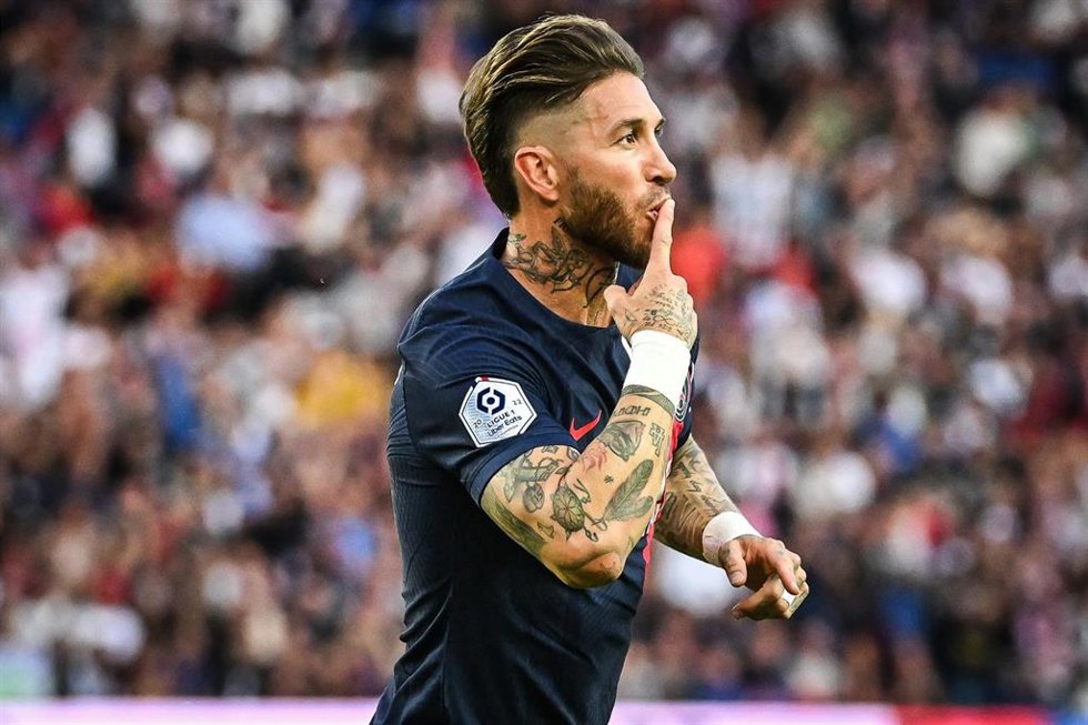 Archivo - El defensa español Sergio Ramos celebra un gol con el PSG.