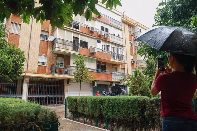Bloque en el barrio de la Macarena de Sevilla donde han encontrado el cadáver de un mujer