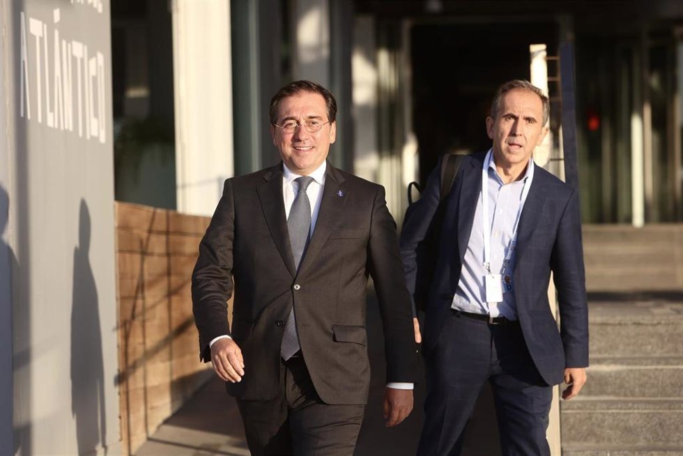 El ministro de Asuntos Exteriores, José Manuel Albares, tras una reunión informal de ministros de la UE en el Parador de Cádiz