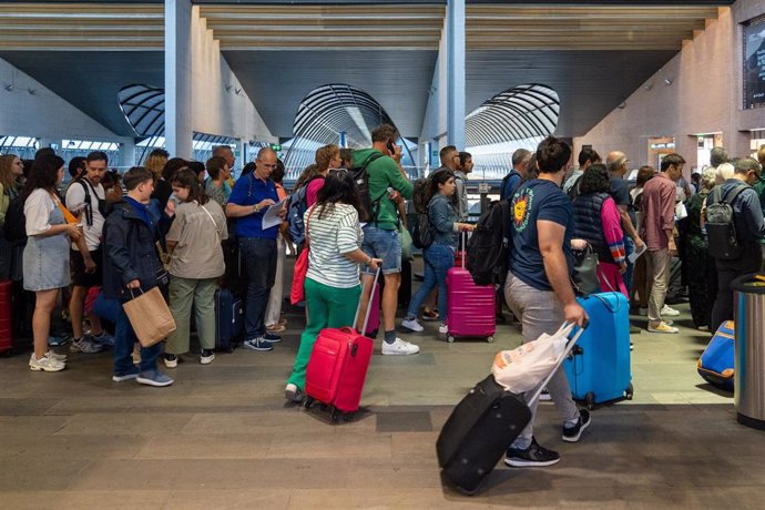Cientos de usuarios de la línea Madrid-Sevilla afectados por los retrasos en la estación de Santa Justa