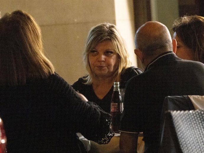 TERELU CAMPOS SE REÚNE CON AMIGOS EN LA ÚLTIMA MADRUGADA DE MARÍA TERESA CAMPOS