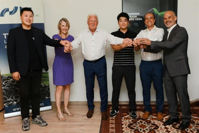 Signing of a partnership MoU between the LDC and TRS teams, 22nd August 2023