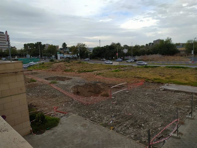 Parcela del complejo del Reina Sofía donde se levantará el futuro Edificio de Consultas Externas del Materno Infantil.
