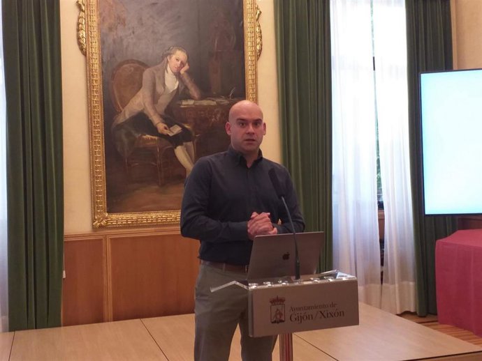 El portavoz del Gobierno local de Gijón, Jesús Martínez Salvador (Foro), en rueda de prensa en el Ayuntamiento de Gijón.