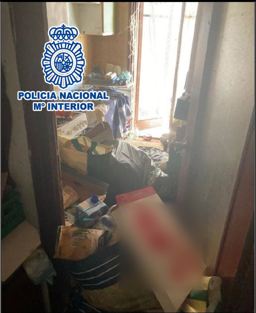 Nota De Prensa: "La Policía Nacional Detiene A Una Mujer Por Apropiarse De 40.000 Euros Y Por Desatender Las Necesidades Básicas De Su Abuela Con La Que Convivía"