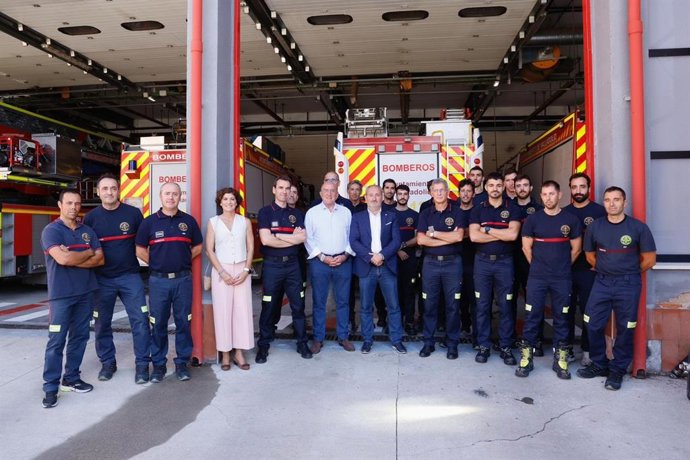 Carnero en su visita a las instalaciones al Servicio de Extinción de Incendios, Salvamento y Protección Civil (SEISPC