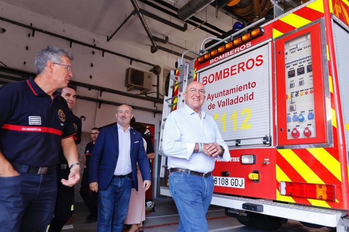 Carnero en su visita al parque de Bomberos