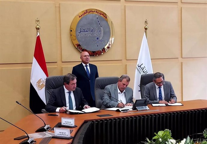 Imagen de la firma del contrato de Thales en Egipto