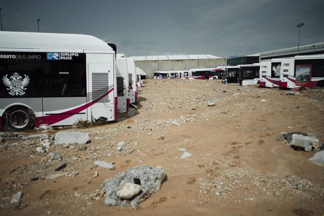 Base del servicio de autobuses urbano de Toledo dañada por la DANA