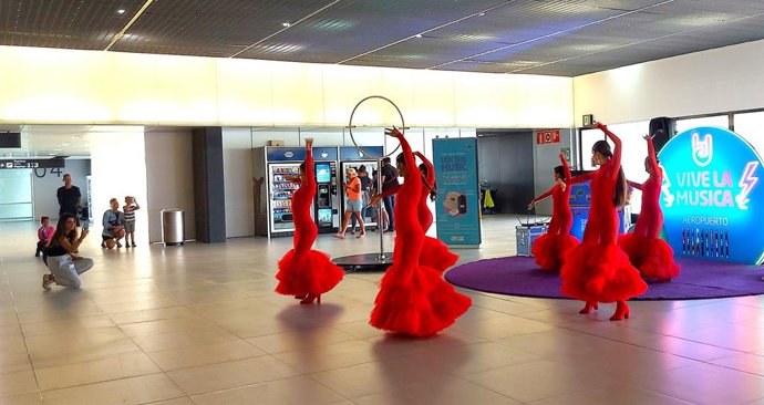 Uno de los espectáculos que acoge el Aeropuerto Internacional Región de Murcia