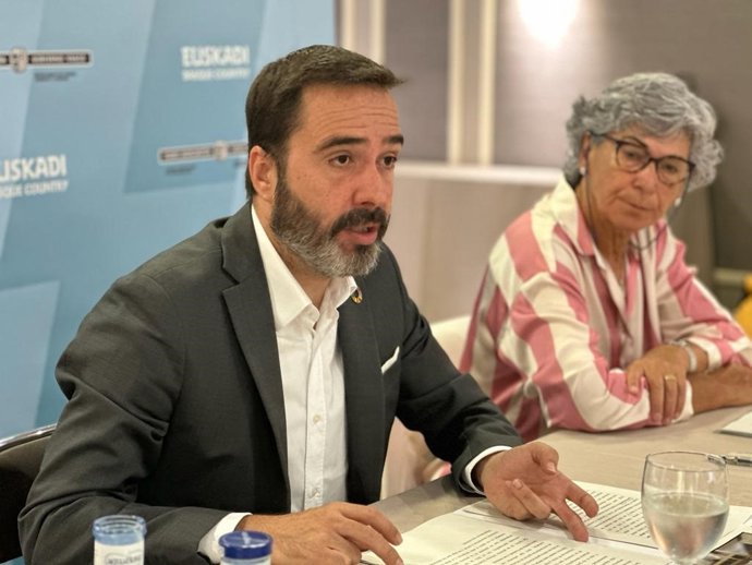 Archivo - Javier Hurtado y Elena Moreno