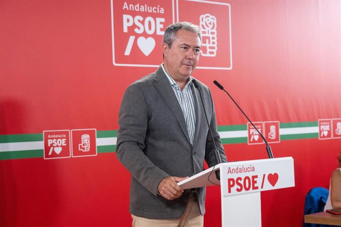 El secretario general del PSOE-A, Juan Espadas, interviene ante la Interparlamentaria del PSOE-A. a 04 de septiembre del 2023 en Sevilla (Andalucía, España).