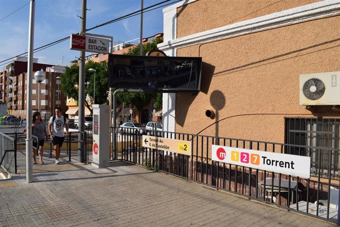 Archivo - Parada de metro de Torrent