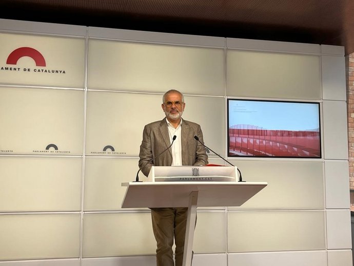 El líder de Cs en Catalunya, Carlos Carrizosa, en una rueda de prensa en el Parlament, a 5 de septiembre de 2023