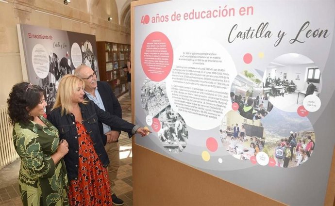 El IES Antonio Machado (Soria) acoge una exposición sobre los 40 años de autonomía de CyL