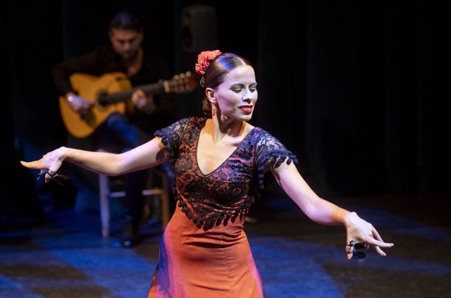 La bailaora Estela Alonso durante la presentación del festival Suma Flamenca 2023, en Teatros Canal.
