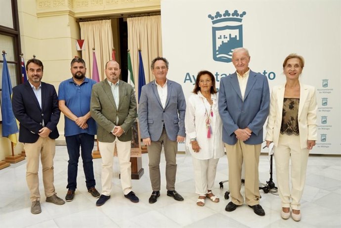 La asociación 'La Coracha' toma parte activa en la celebración de los actos con motivo del día de la Virgen de la Victoria, patrona de Málaga.