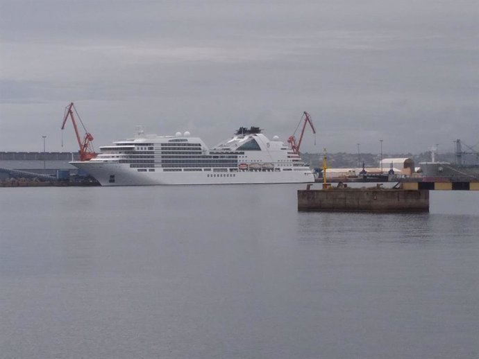 Archivo - Crucero atracado en el puerto de El Musel, en Gijón (Archivo)