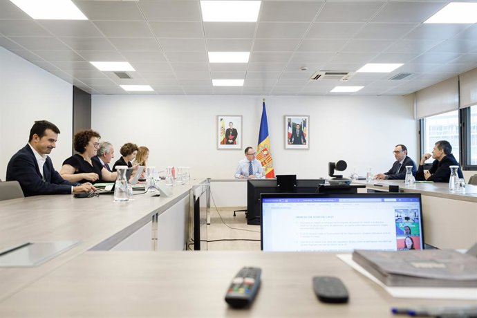 El cap de govern d'Andorra, Xavier Espot, presideix la reunió del pacte d'estat.