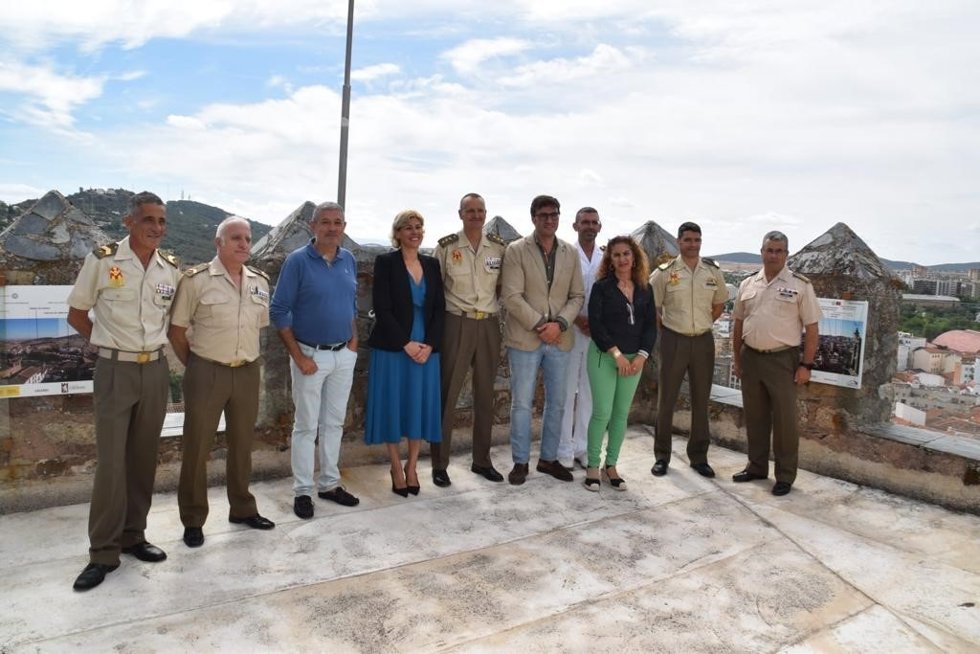 Miembros de la comisión de seguimiento de la Torre del Palacio de las Cigüeñas de Cáceres