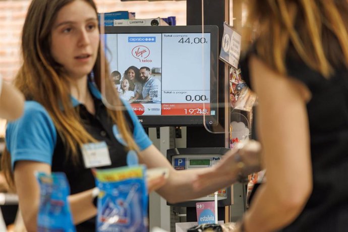 Archivo - Caprabo inicia una recogida de donativos