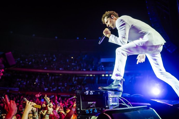 Archivo - David Bisbal, en un momento del último concierto celebrado en Almería.