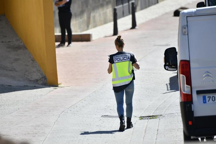 Archivo - Imagen de archivo de una operación policial en 2022 en el barrio de El Príncipe de Ceuta