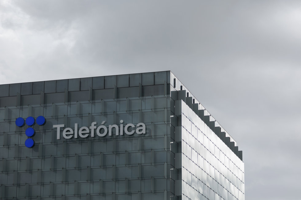 Fachada de la sede de Telefónica, a 6 de marzo de 2023, en Madrid (España). 