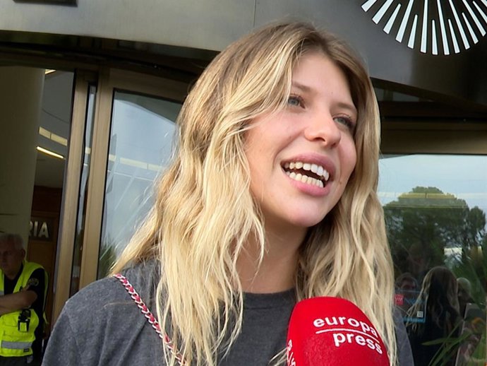 ANITA MATAMOROS EN EL TANATORIO DE MARÍA TERESA CAMPOS