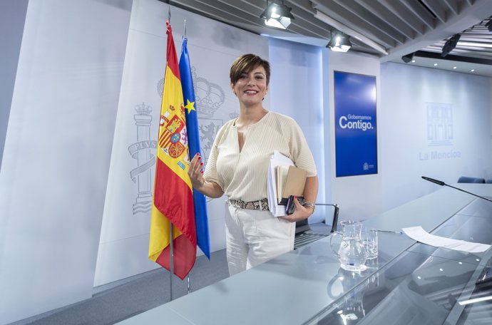 La ministra de Política Territorial y portavoz del Gobierno, Isabel Rodríguez, tras una rueda de prensa posterior a la reunión del Consejo de Ministros, en el Palacio de la Moncloa, a 25 de julio de 2023, en Madrid (España).