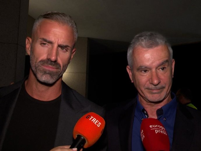 JOSÉ VALENCIANO EN EL TANATORIO DE MARÍA TERESA CAMPOS