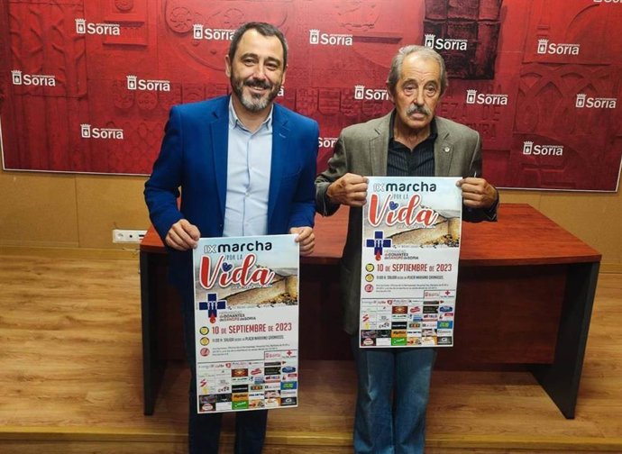 El concejal Javier Muñoz y el presidente de la Hermandad, José Luis Molina.