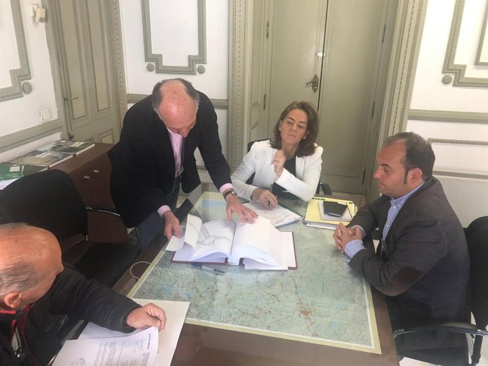 El alcalde reunido con responsables de la Consejería de Fomento