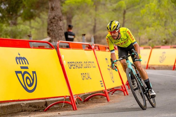 Correos lleva la infraestructura de La Vuelta 23 a la capital aragonesa para una etapa de recorrido llano