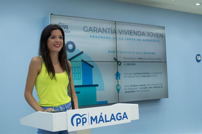 Loli Caetano es parlamentaria andaluza y presidenta de NNGG Málaga.