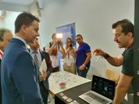 Gómez destaca la voluntad "clara" de InoBat de instalar una fábrica de baterías en Valladolid