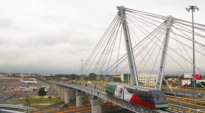 Archivo - Aerotren en aeropuerto Ciudad de México.