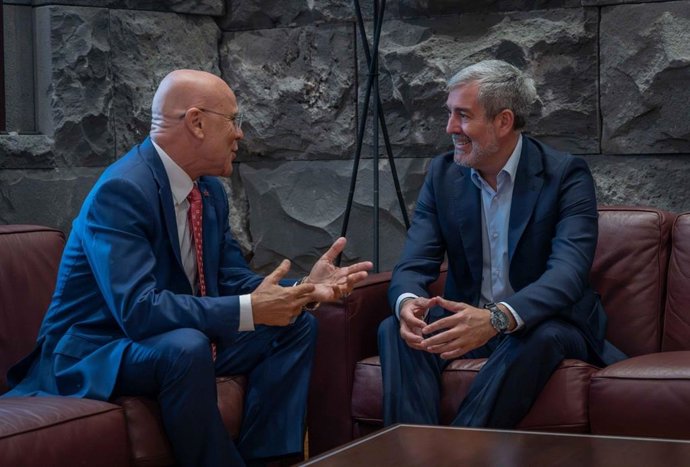 El Diputado del Común, Rafael Yanes, en un encuentro con el presidente de Canarias, Fernando Clavijo