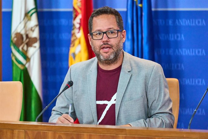 El portavoz del Grupo Mixto-AdelanteAndalucía, José Ignacio García, durante la ronda de ruedas de prensa de portavoces de los grupos parlamentarios en el Parlamento de Andalucía, a 6 de septiembre de 2023 en Sevilla (Andalucía, España). Los portavoces d