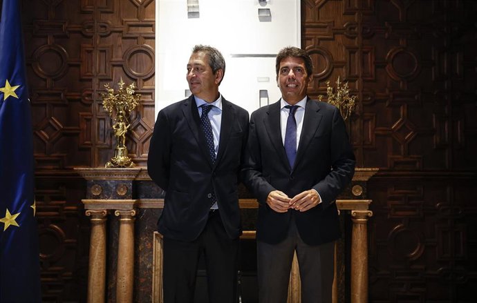 Archivo - Imagen de archivo del presidente de la Generalitat, Carlos Mazón, y el vicepresidente de la Generalitat Valenciana y conseller de Cultura y Deporte, Vicente Barrera.